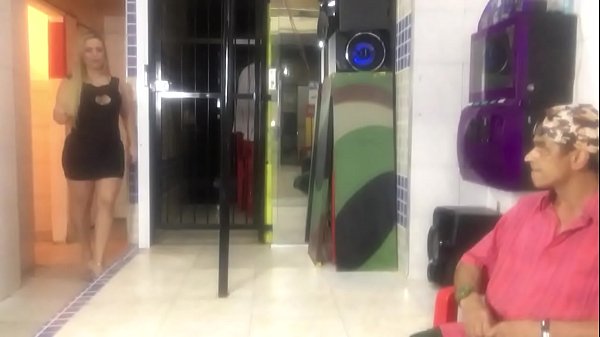Gravação strip no bar