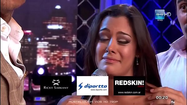 Wild Larissa Desnuda  Striptease HD