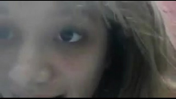 gostosa peladinha se amostrando