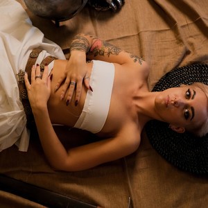 AkioTy naked before webcam in live video chat