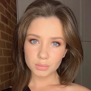 AlinaRoss naked before webcam in live video chat