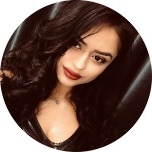 AlisiaBlake naked before webcam in live video chat