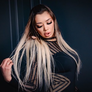 AlisieSweet naked before webcam in live video chat