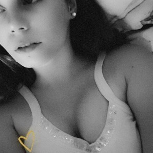 AnnCutie naked before webcam in live video chat