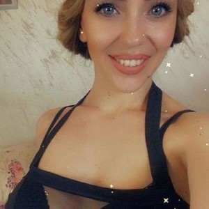 Ariana_bi naked before webcam in live video chat
