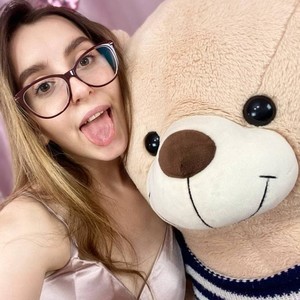 Ariana_Petite naked before webcam in live video chat