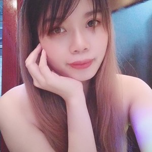 Asian_Luna naked before webcam in live video chat