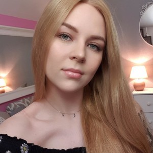 AurelieSierra naked before webcam in live video chat