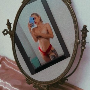 BeautySamy naked before webcam in live video chat