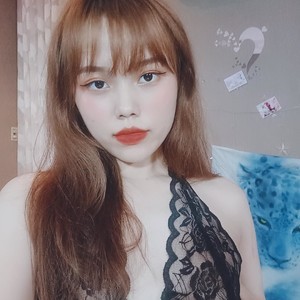 Candy_nami naked before webcam in live video chat