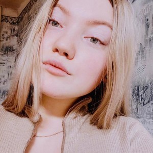 CassiePitt naked before webcam in live video chat