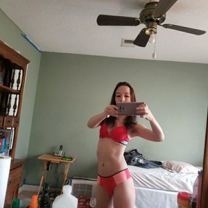 Country_Hotty naked before webcam in live video chat