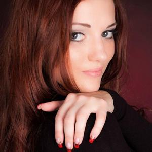 CuteXXXNicole naked before webcam in live video chat