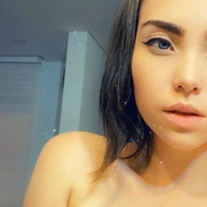 Daaniela naked before webcam in live video chat