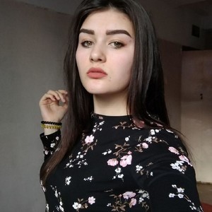 DaniellaBench naked before webcam in live video chat