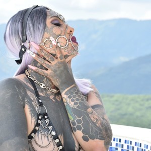 DemonGiirl naked before webcam in live video chat
