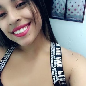 DiamondNicole naked before webcam in live video chat