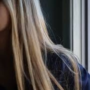 Donna__ naked before webcam in live video chat