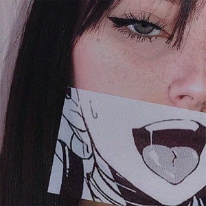 Effi_kiss naked before webcam in live video chat