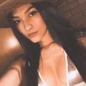 Eliza_jones naked before webcam in live video chat