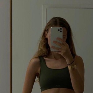 Emily_Willis naked before webcam in live video chat