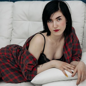 EmilyAdamsy naked before webcam in live video chat