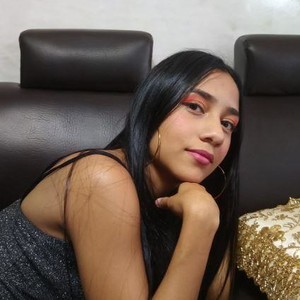 EmmyCastell naked before webcam in live video chat