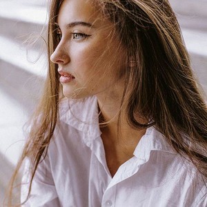 Flomeek naked before webcam in live video chat