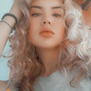 GraceKrame naked before webcam in live video chat