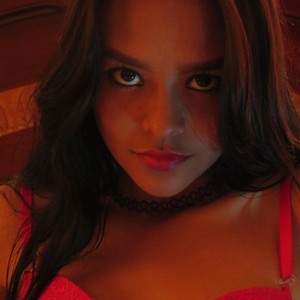 Gretamilan naked before webcam in live video chat