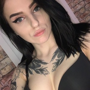Harley_kim naked before webcam in live video chat