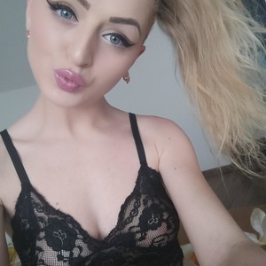 hottieella naked before webcam in live video chat