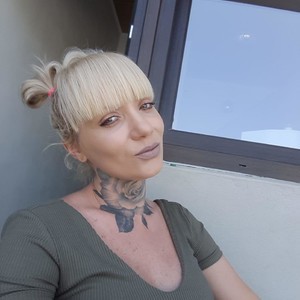 HottMilf81 naked before webcam in live video chat