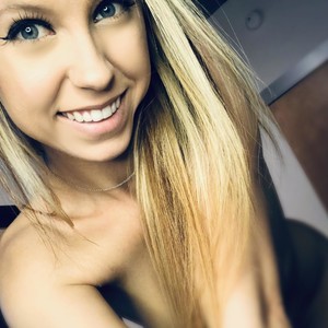 Jayne naked before webcam in live video chat