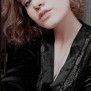 JulianaTeen naked before webcam in live video chat
