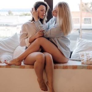 KamillaJo naked before webcam in live video chat