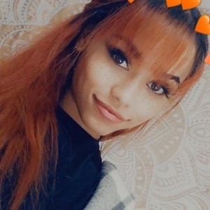 Kandii_xxx naked before webcam in live video chat