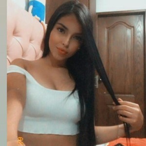 Katrina_space naked before webcam in live video chat