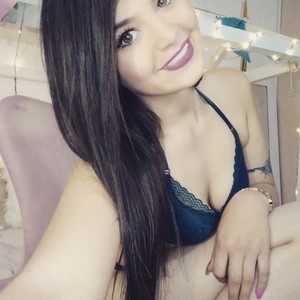 Katthy_18 naked before webcam in live video chat