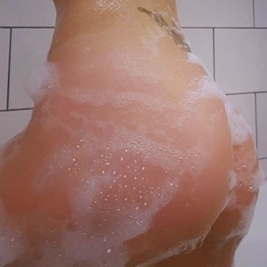 Kissnicol naked before webcam in live video chat