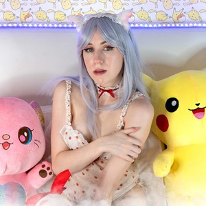 Kitty_coxx naked before webcam in live video chat