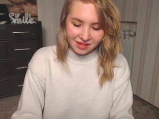 kiwi-wiwi naked on cam. Free Live Sex Chat Room