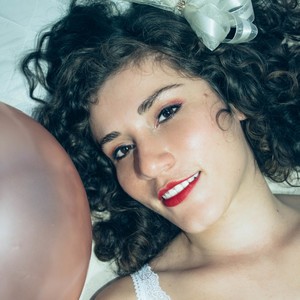 Laura_amy naked before webcam in live video chat
