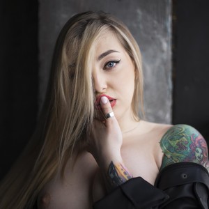 Laya_Mui naked before webcam in live video chat