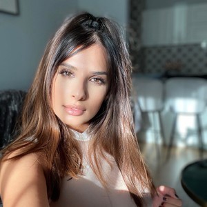LenaBae naked before webcam in live video chat