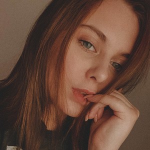 Lil_helen naked before webcam in live video chat