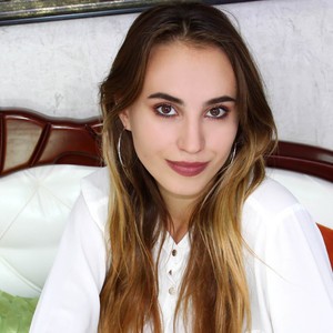 LindaFoxE naked before webcam in live video chat