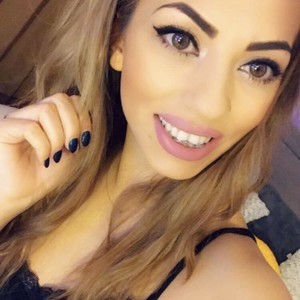 LovelySaby naked before webcam in live video chat