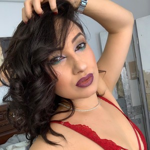 LucyQuin naked before webcam in live video chat