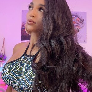 Luxury_alanna naked before webcam in live video chat